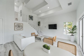 NEW 2BR 2BA Modern Botanical Canvas